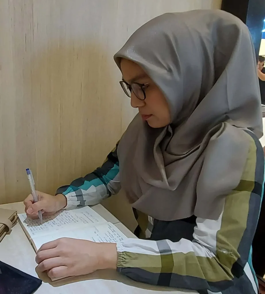 Bai Ingrid Sinsuat writing notes while planning SEO strategy